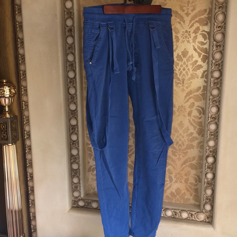 98% cotton, , 2%elastin  very comfortable pants, size XS ( it will fit size S)